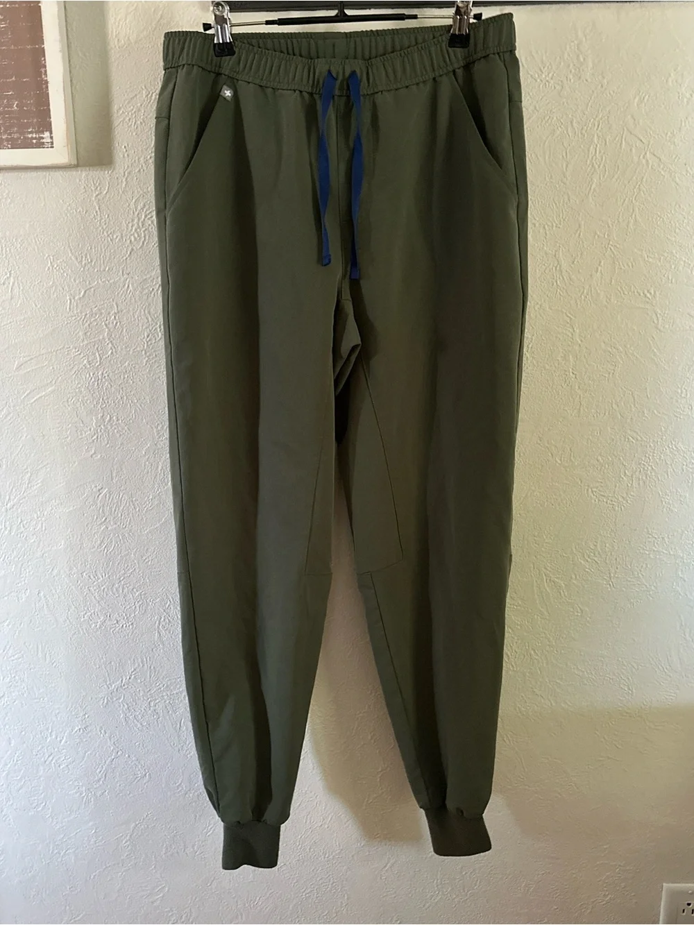 FIGS Men’s Tansen Jogger Scrub Pants Medium Moss Green Technical Collection
